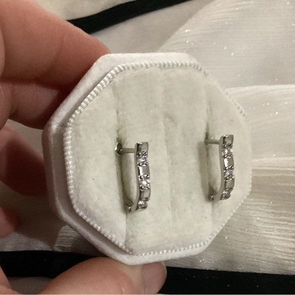 💕Minimalist Petite 925 Sterling Silver Diamond C Hoop Horseshoe Earrings - Picture 13 of 17